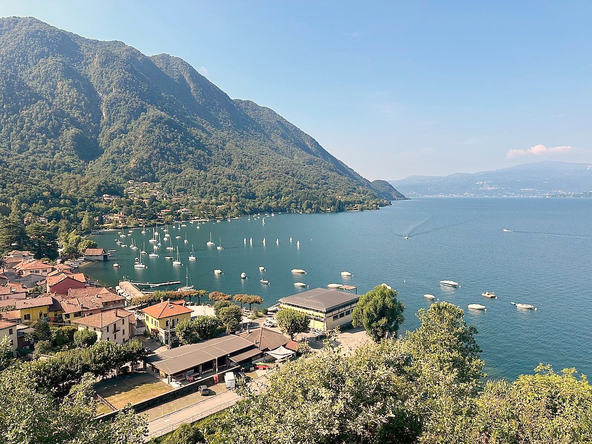 Residence with Pool – appartamento vacanze a Castelveccana sul Lago Maggiore
