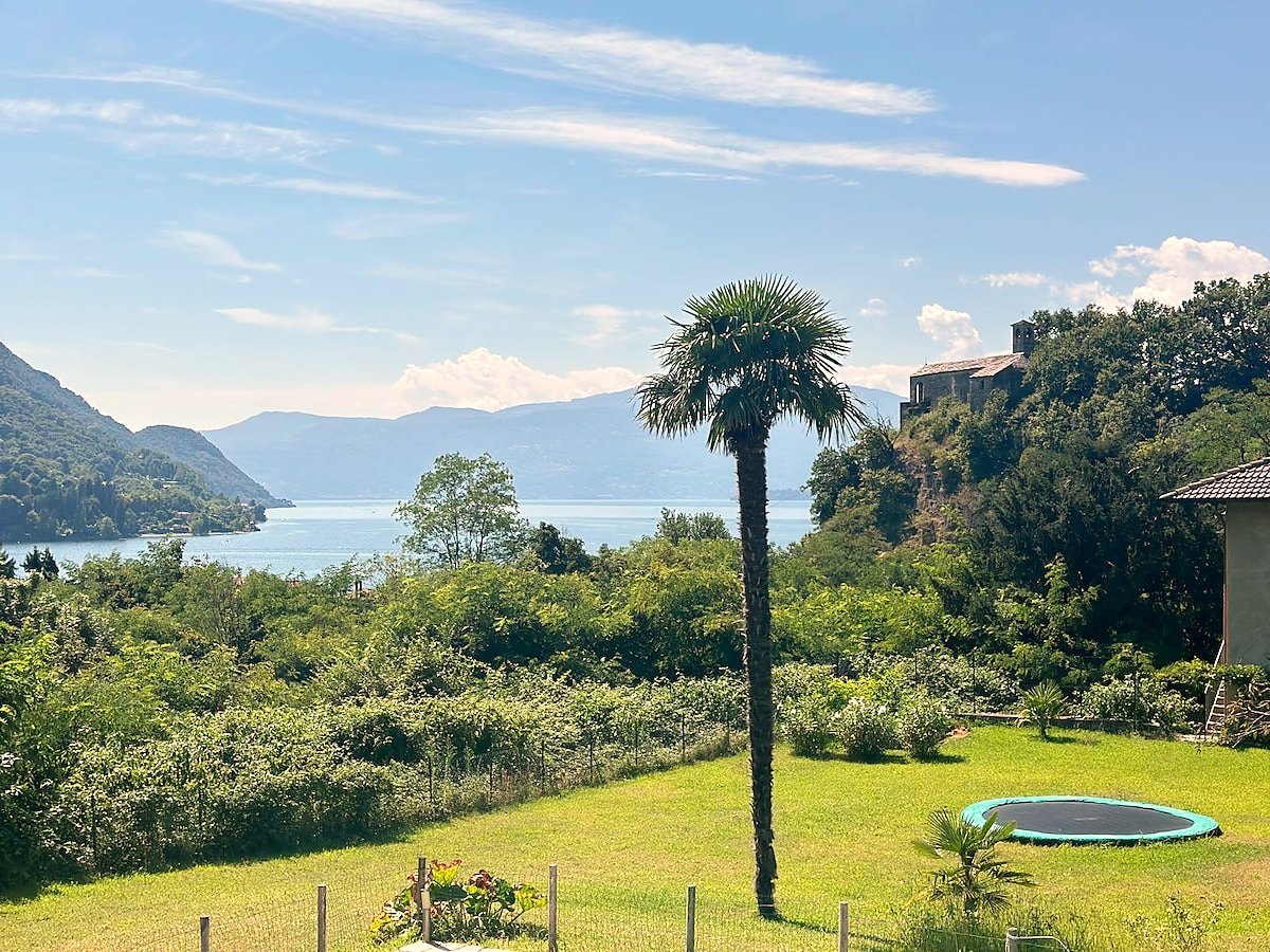 Residence with Pool – appartamento vacanze a Castelveccana sul Lago Maggiore