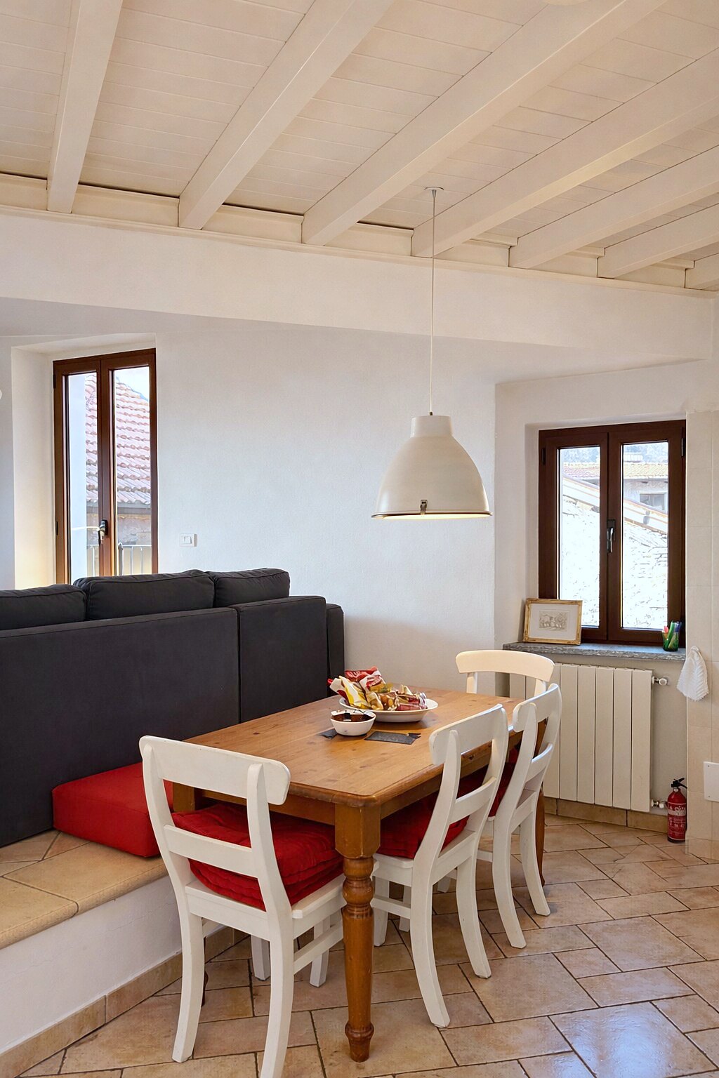 Residence with Pool – appartamento vacanze a Castelveccana sul Lago Maggiore