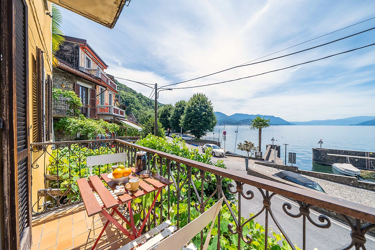At the Lake – holiday apartment in Luino on Lake Maggiore