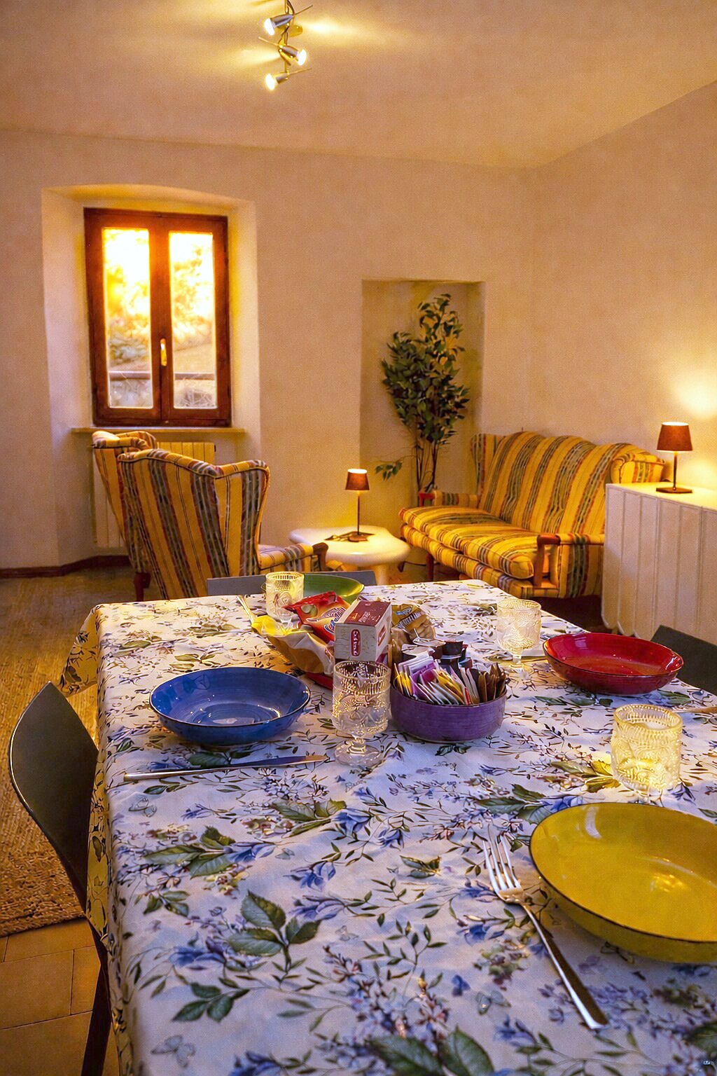 Central 2BR Stay – holiday apartment in Luino on Lake Maggiore