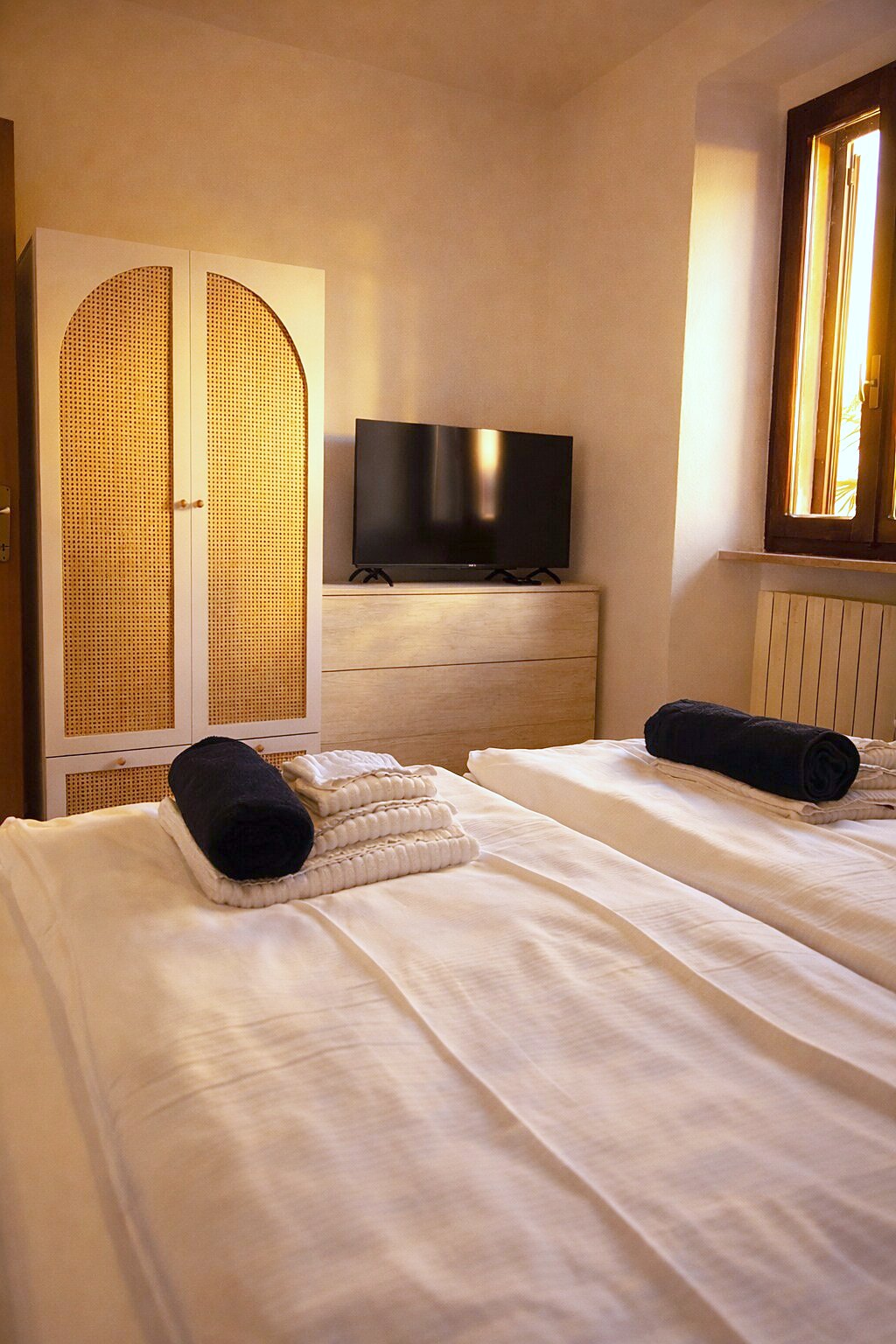 Central 2BR Stay – holiday apartment in Luino on Lake Maggiore
