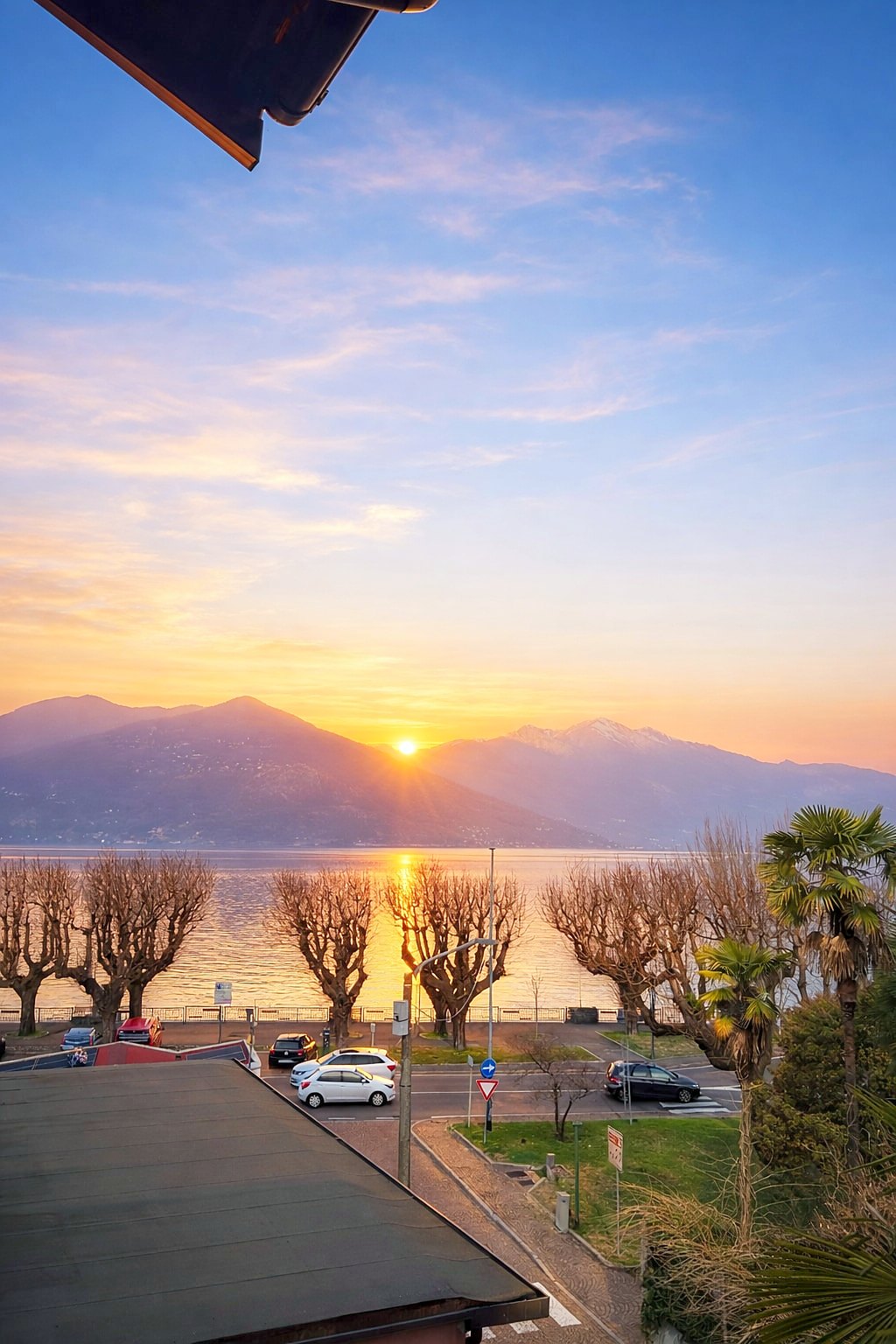 Central 2BR Stay – holiday apartment in Luino on Lake Maggiore