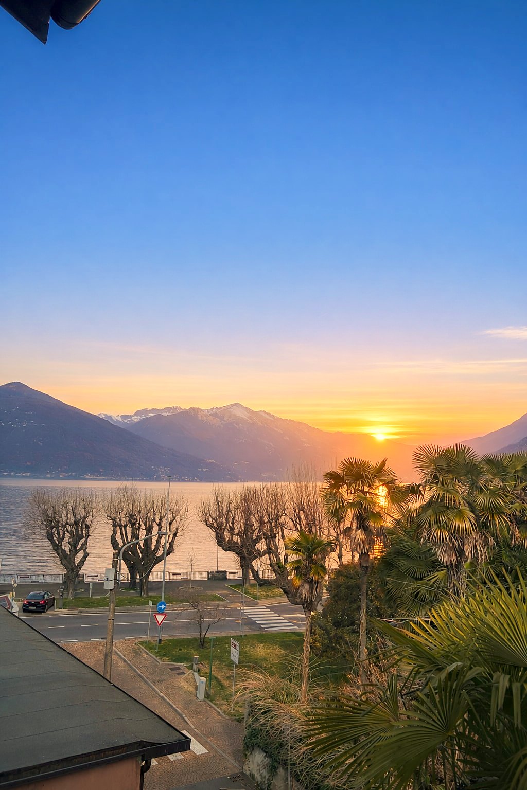 Central 2BR Stay – holiday apartment in Luino on Lake Maggiore