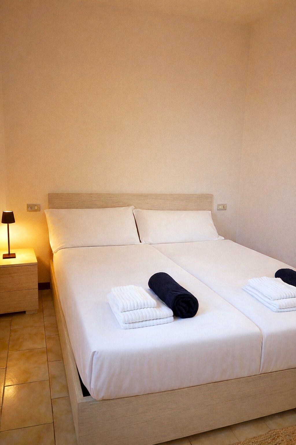 Central 2BR Stay – holiday apartment in Luino on Lake Maggiore