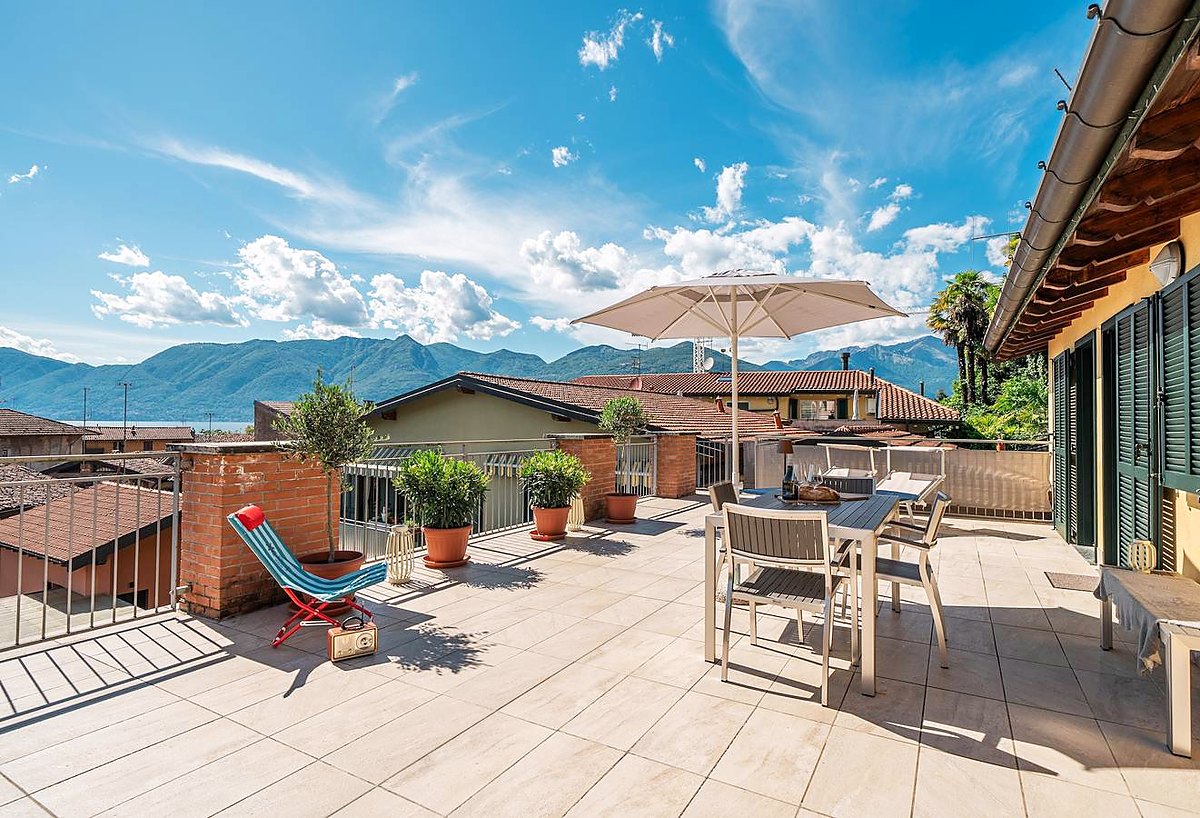 Central Penthouse – holiday apartment in Luino on Lake Maggiore