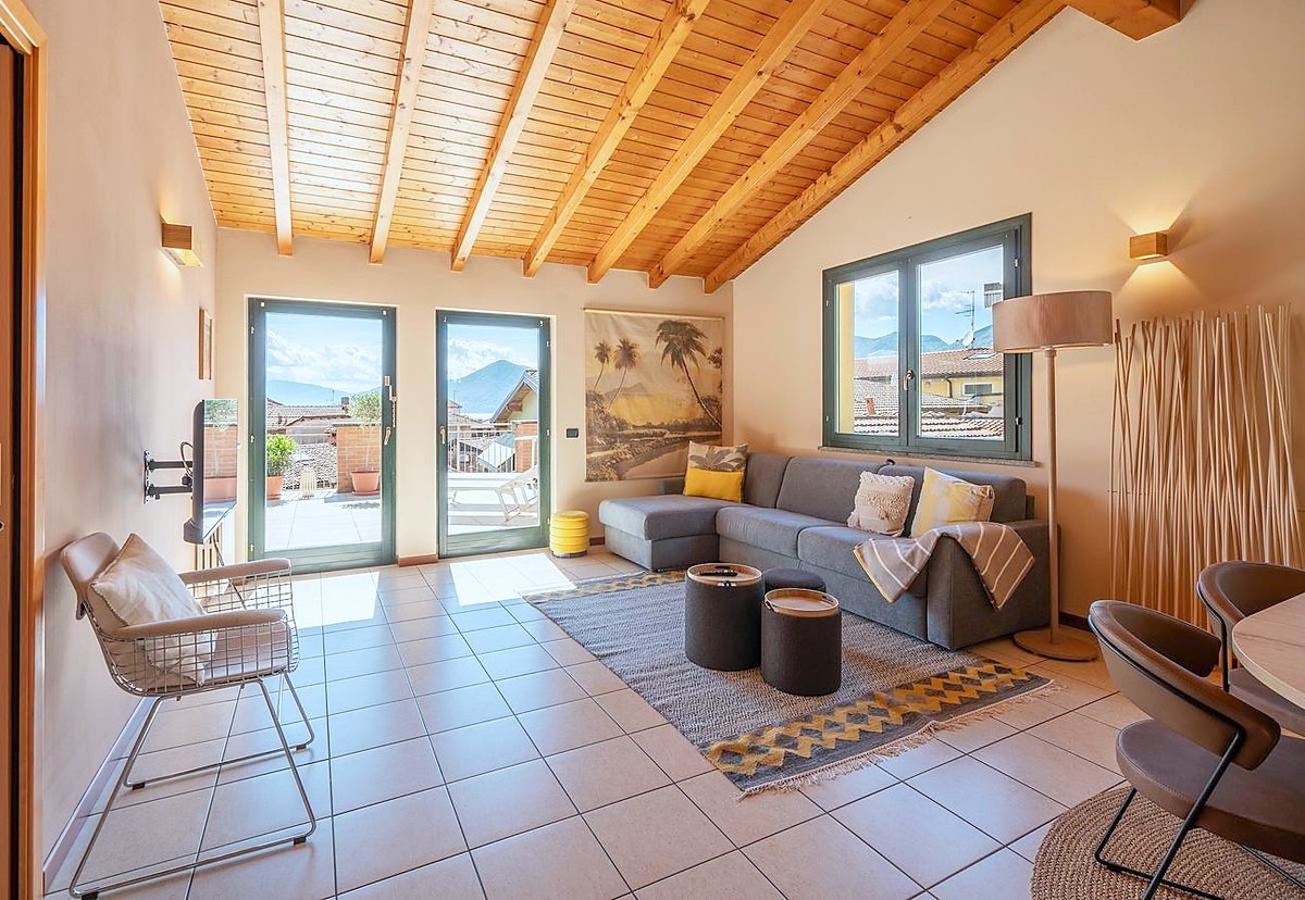 Central Penthouse – holiday apartment in Luino on Lake Maggiore