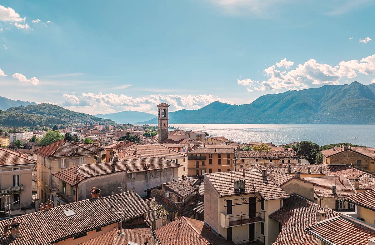 Central Penthouse – holiday apartment in Luino on Lake Maggiore