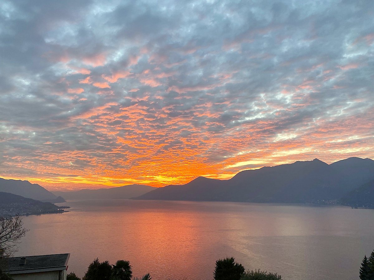 Lake Maggiore Luxury Condo – appartamento vacanze a Luino sul Lago Maggiore