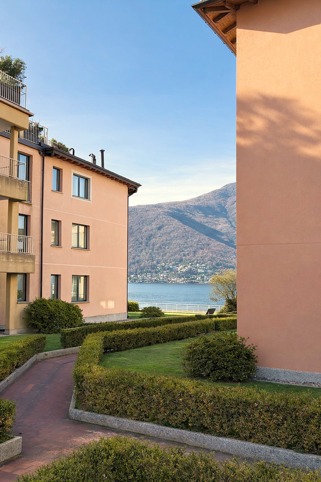 Lakeside Apartment – Ferienwohnung in Maccagno con Pino e Veddasca am Lago Maggiore